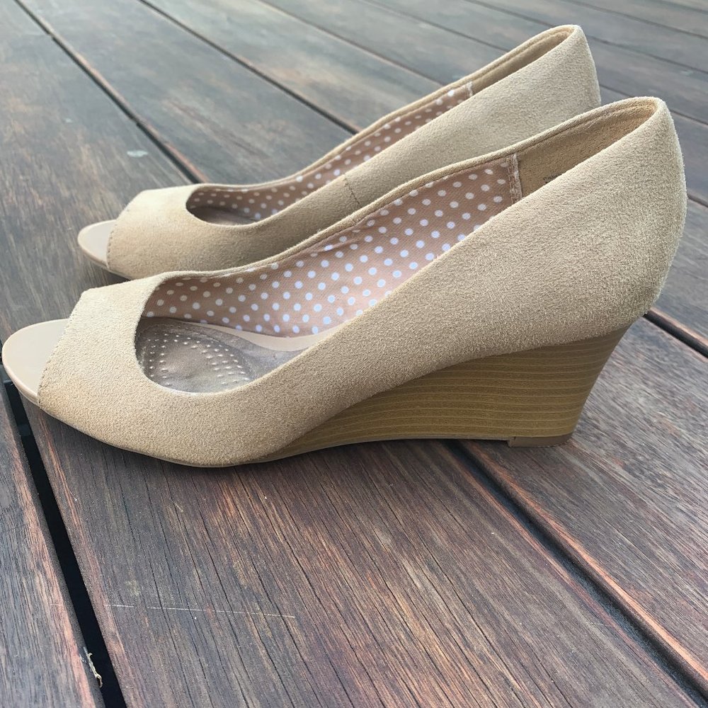 Tan Open Toed Wedged Heel